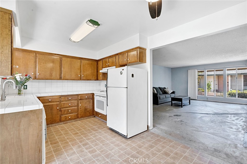 182 W Barstow Avenue A Property Photo 6