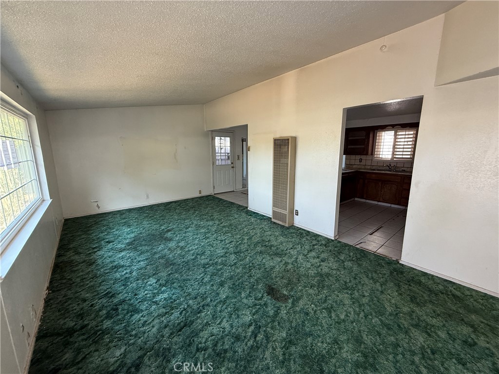 1152 E Drummond Property Photo 4
