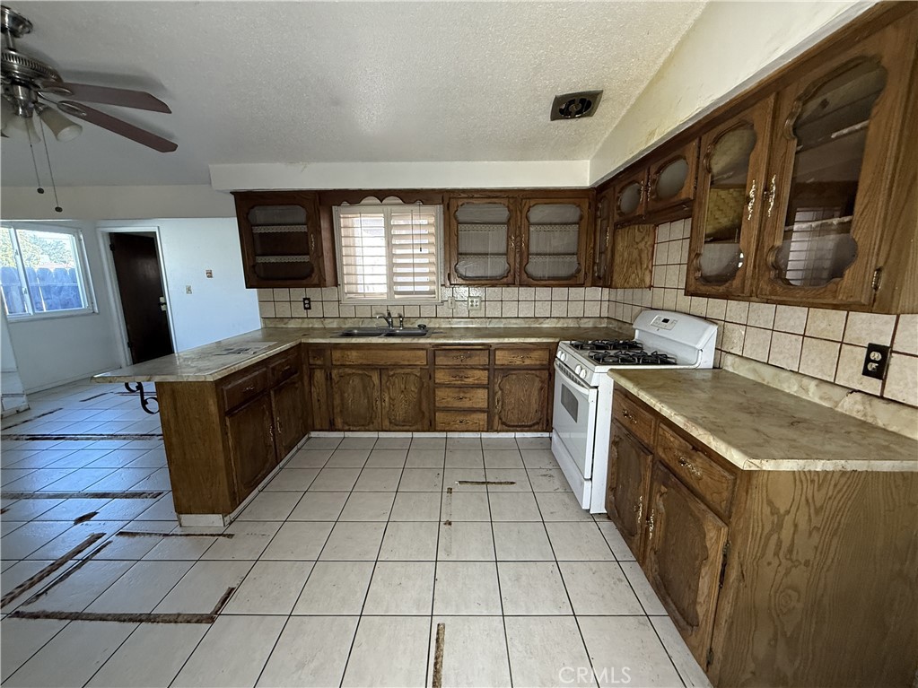 1152 E Drummond Property Photo 6