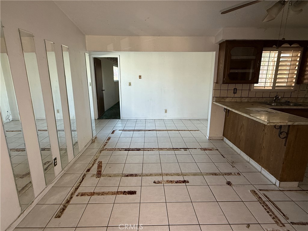 1152 E Drummond Property Photo 7
