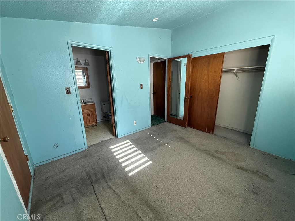 1152 E Drummond Property Photo 10