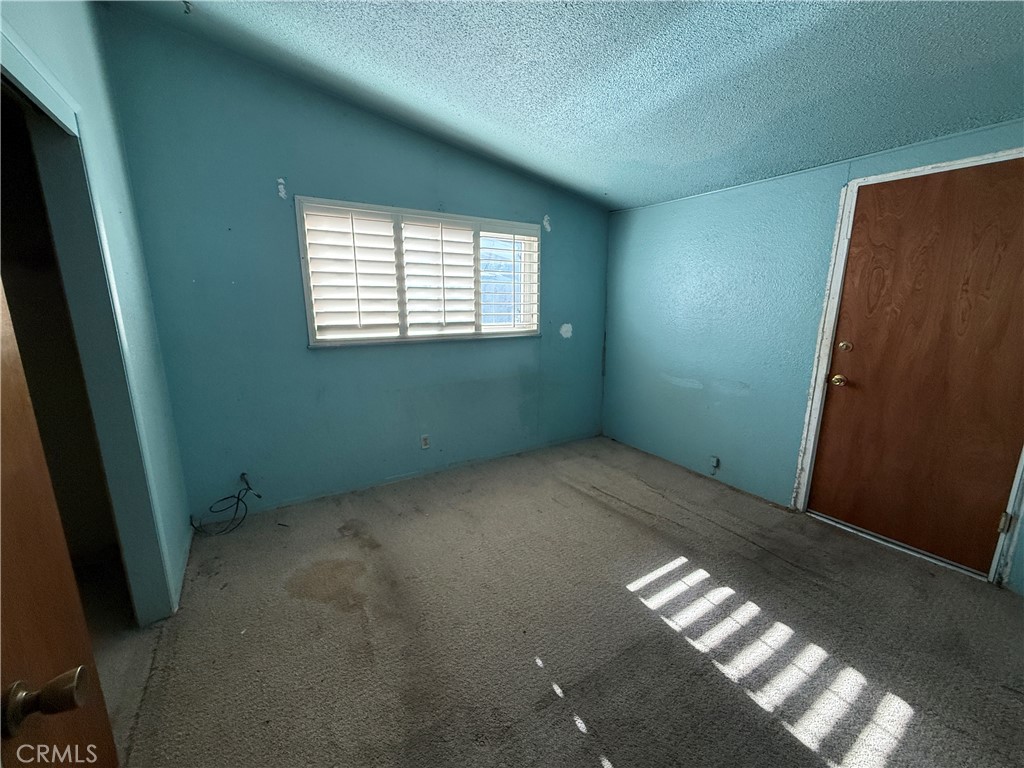 1152 E Drummond Property Photo 11