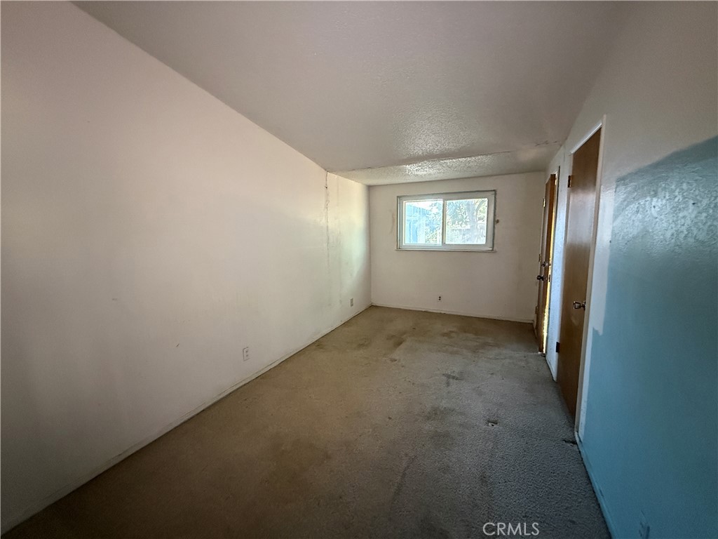 1152 E Drummond Property Photo 16