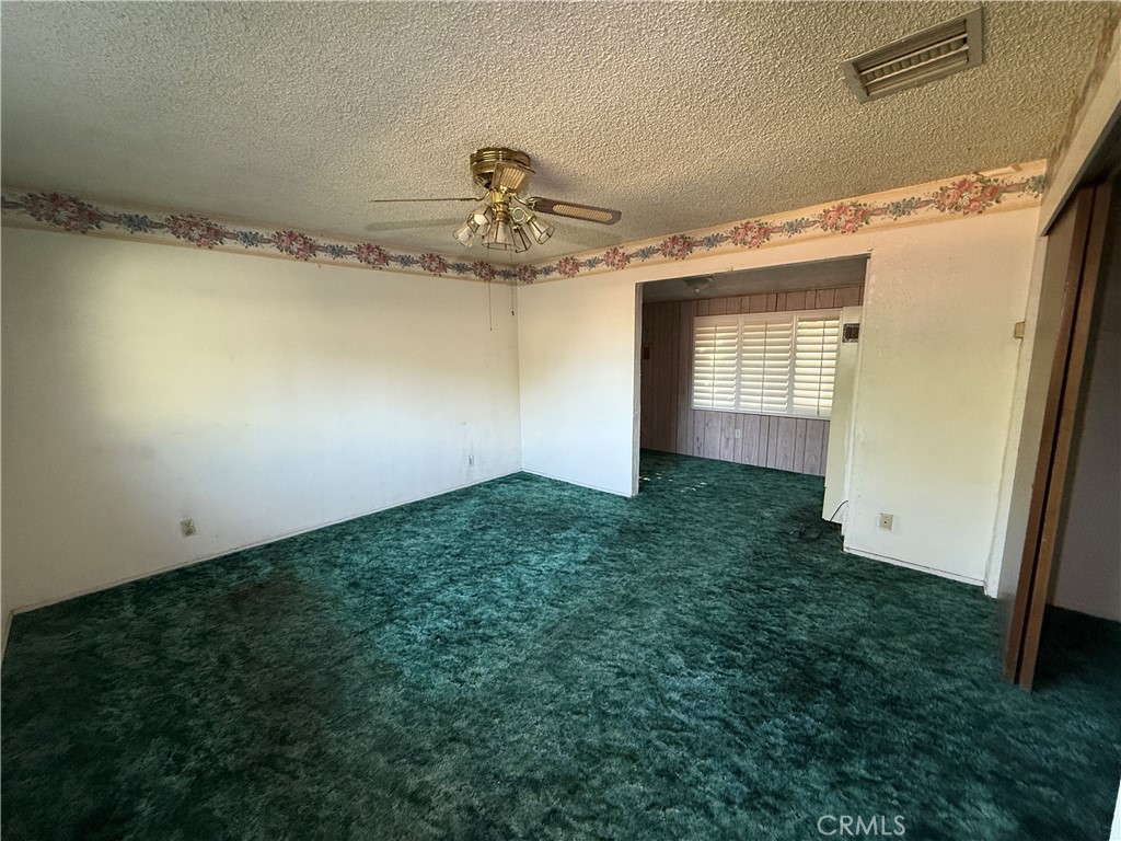 1152 E Drummond Property Photo 18
