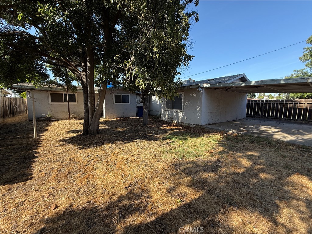 1152 E Drummond Property Photo 23