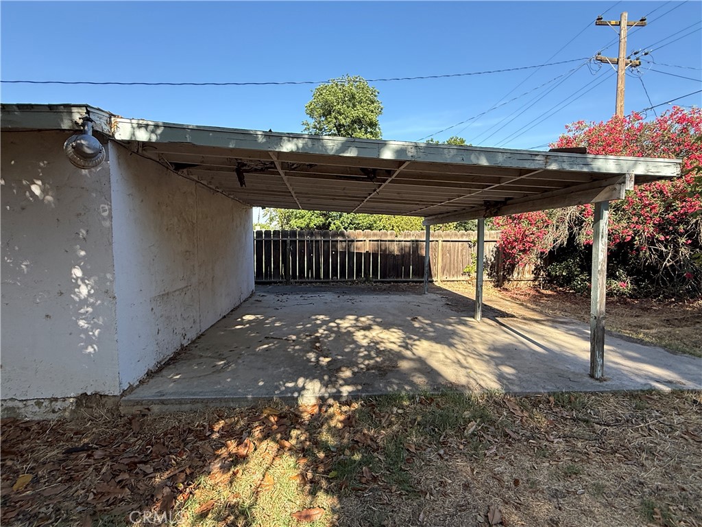 1152 E Drummond Property Photo 24