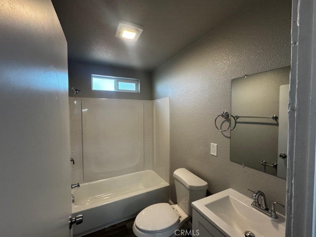 450 N 6th Property Photo 12