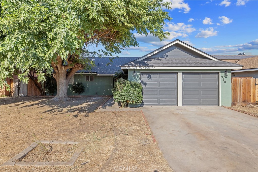988 Laurel Property Photo 1