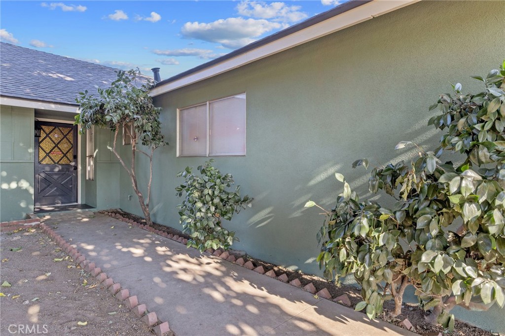 988 Laurel Property Photo 4