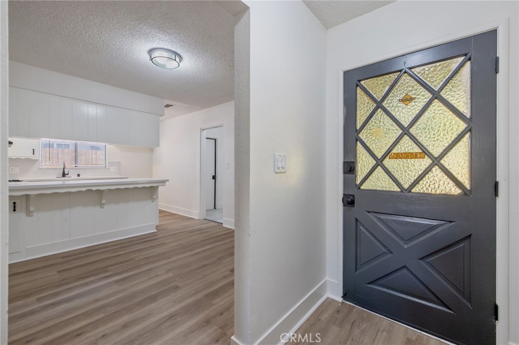988 Laurel Property Photo 6