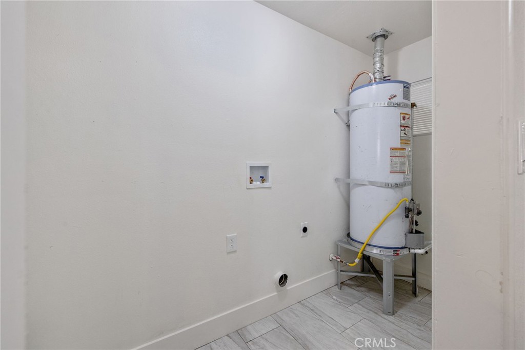 988 Laurel Property Photo 14