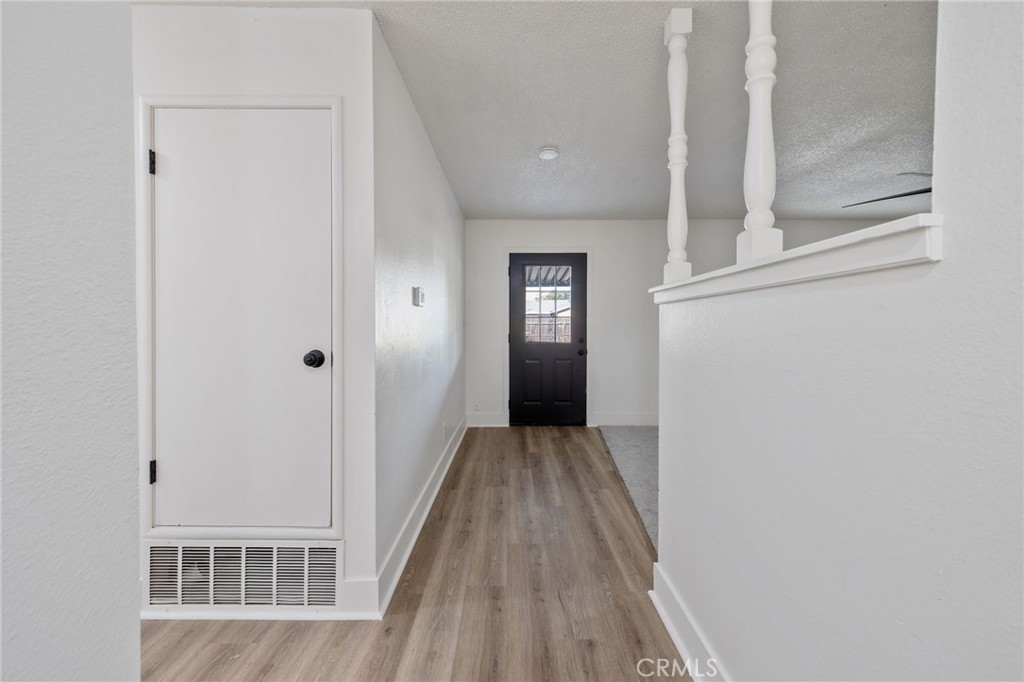 988 Laurel Property Photo 15