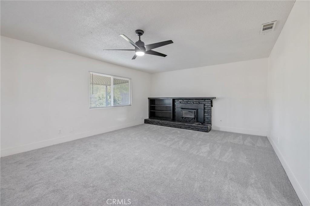 988 Laurel Property Photo 18