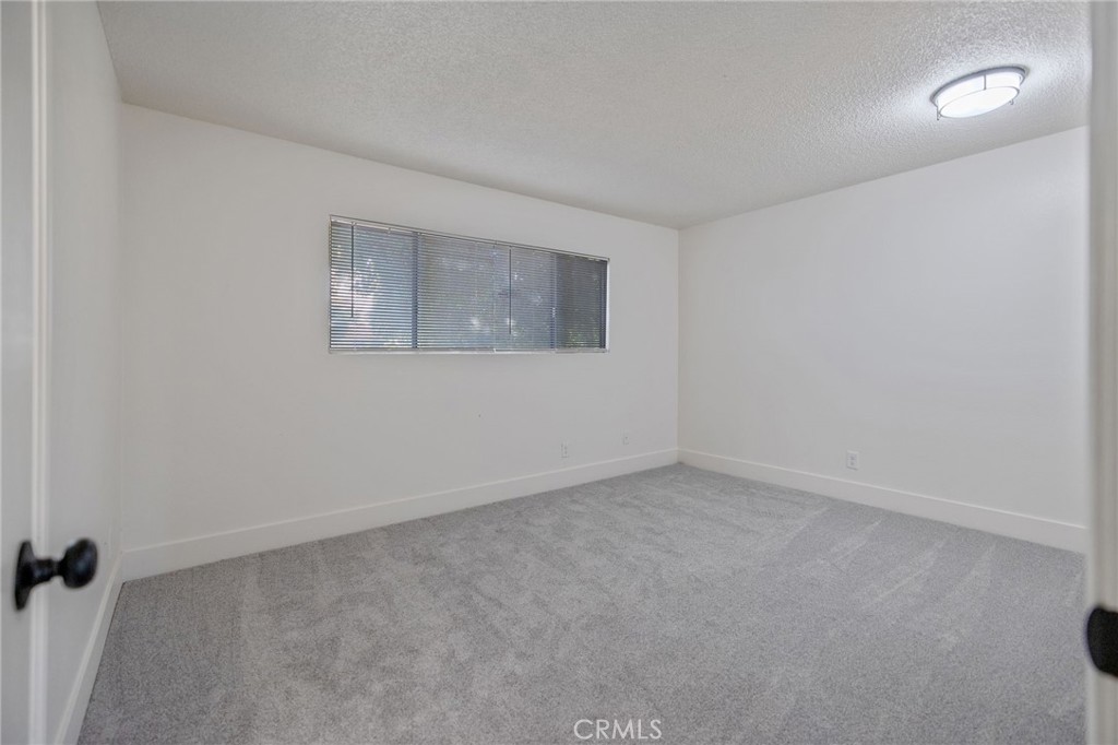 988 Laurel Property Photo 24
