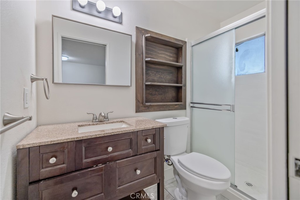 988 Laurel Property Photo 25