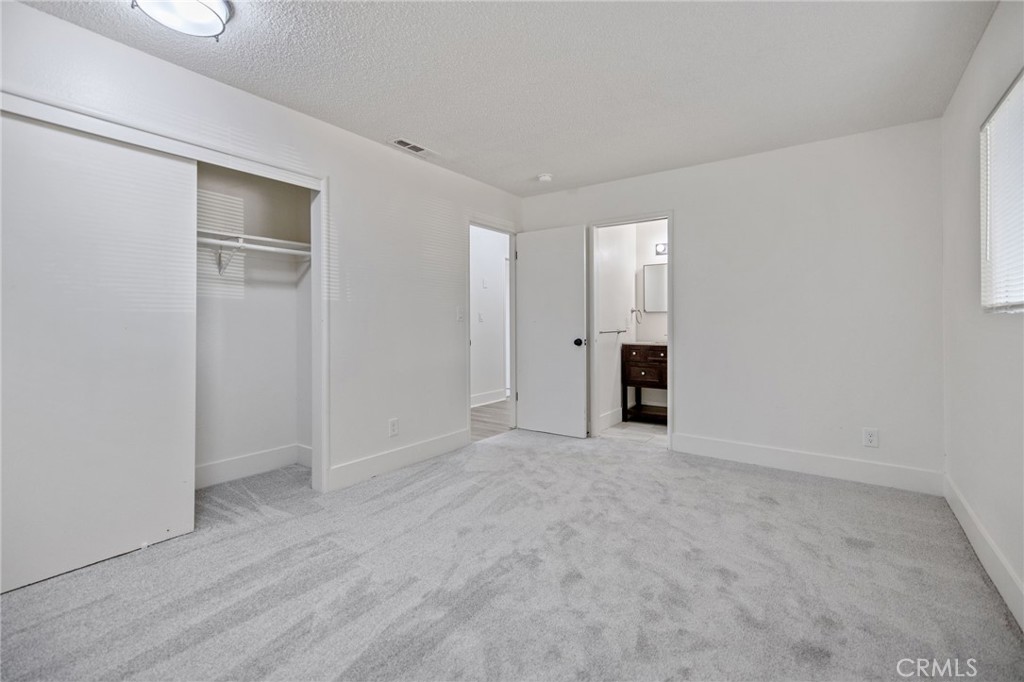 988 Laurel Property Photo 26