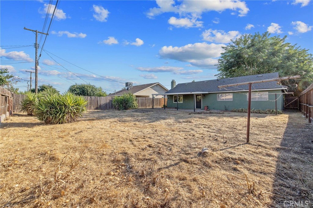 988 Laurel Property Photo 32