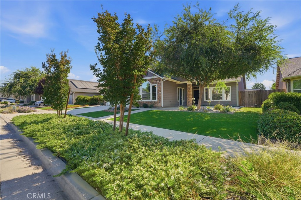 2025 Madeline Drive Property Photo 5