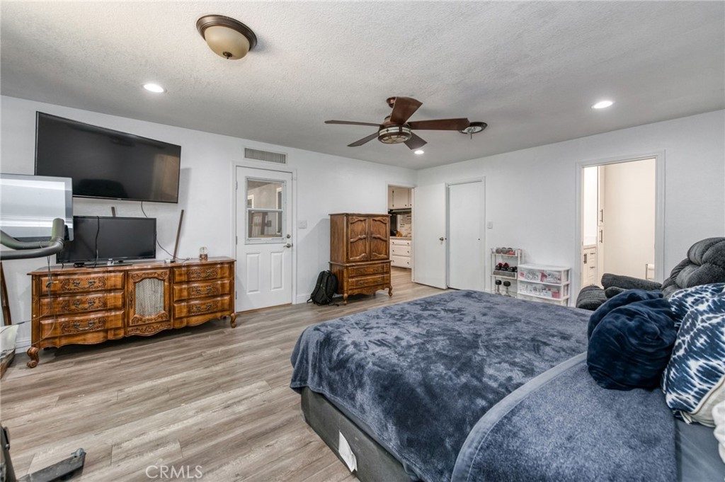 36837 Berkshire Drive Property Photo 23