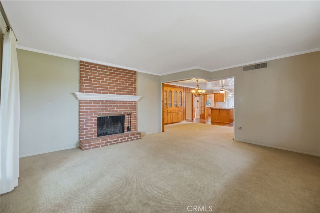1714 N Blythe Property Photo 7