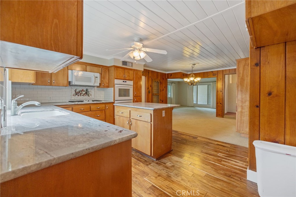1714 N Blythe Property Photo 18