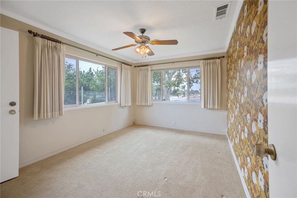 1714 N Blythe Property Photo 26
