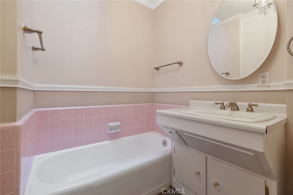 1714 N Blythe Property Photo 31