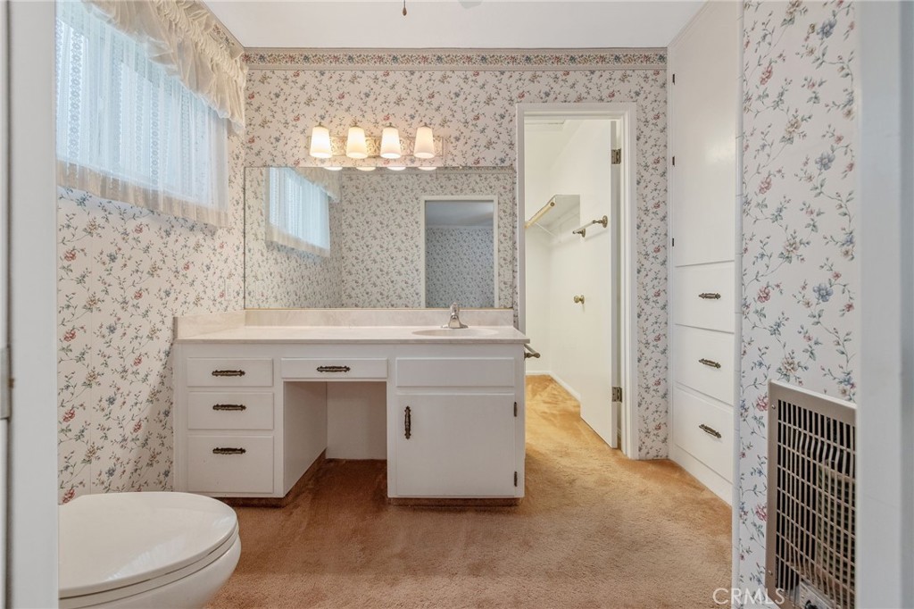 1714 N Blythe Property Photo 34