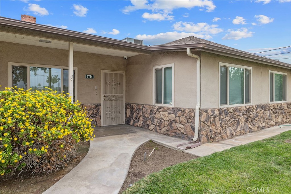 1714 N Blythe Property Photo 63