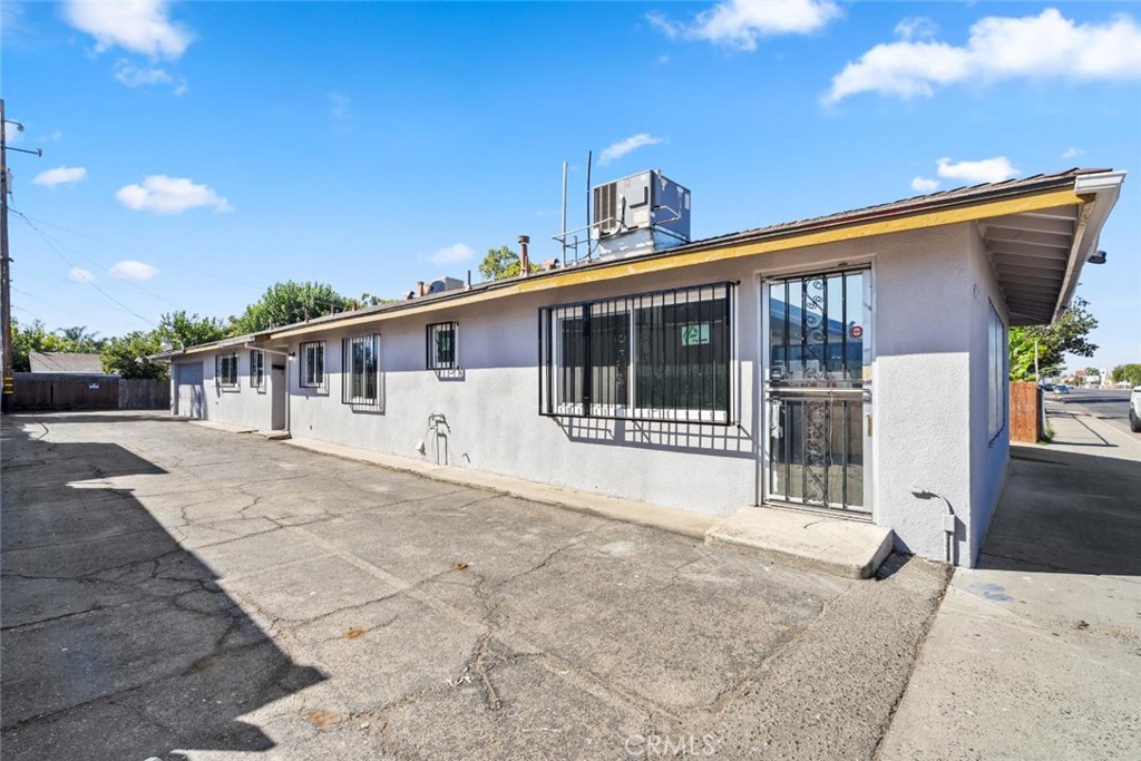 4584 E Tulare Property Photo 1