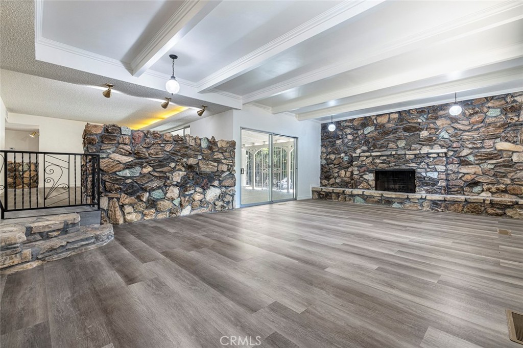 947 S Stanford Avenue Property Photo 6