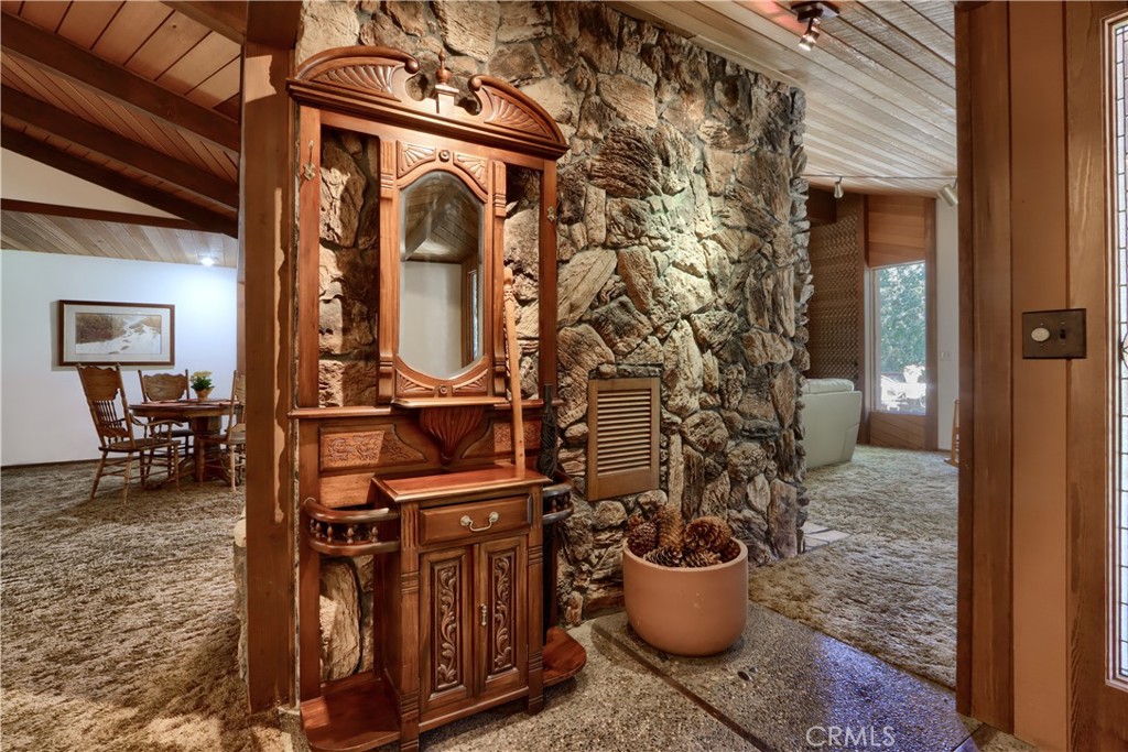 39670 Highview Property Photo 11