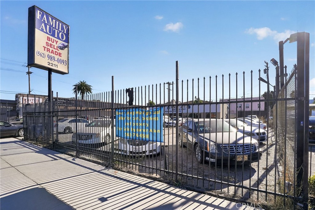 2211 Long Beach Boulevard Property Photo 3