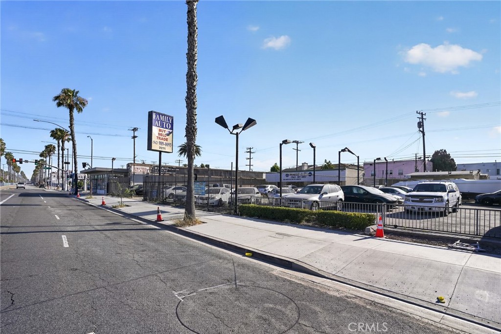 2211 Long Beach Boulevard Property Photo 4