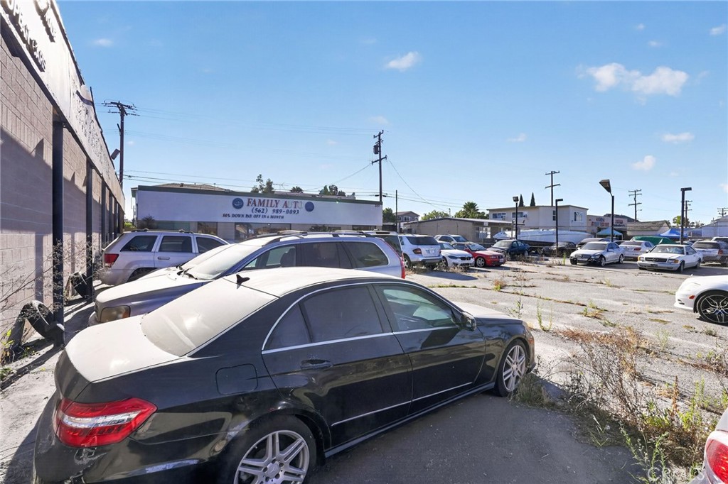2211 Long Beach Boulevard Property Photo 5