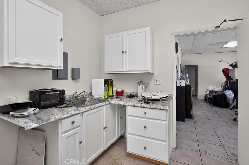 2211 Long Beach Boulevard Property Photo 7