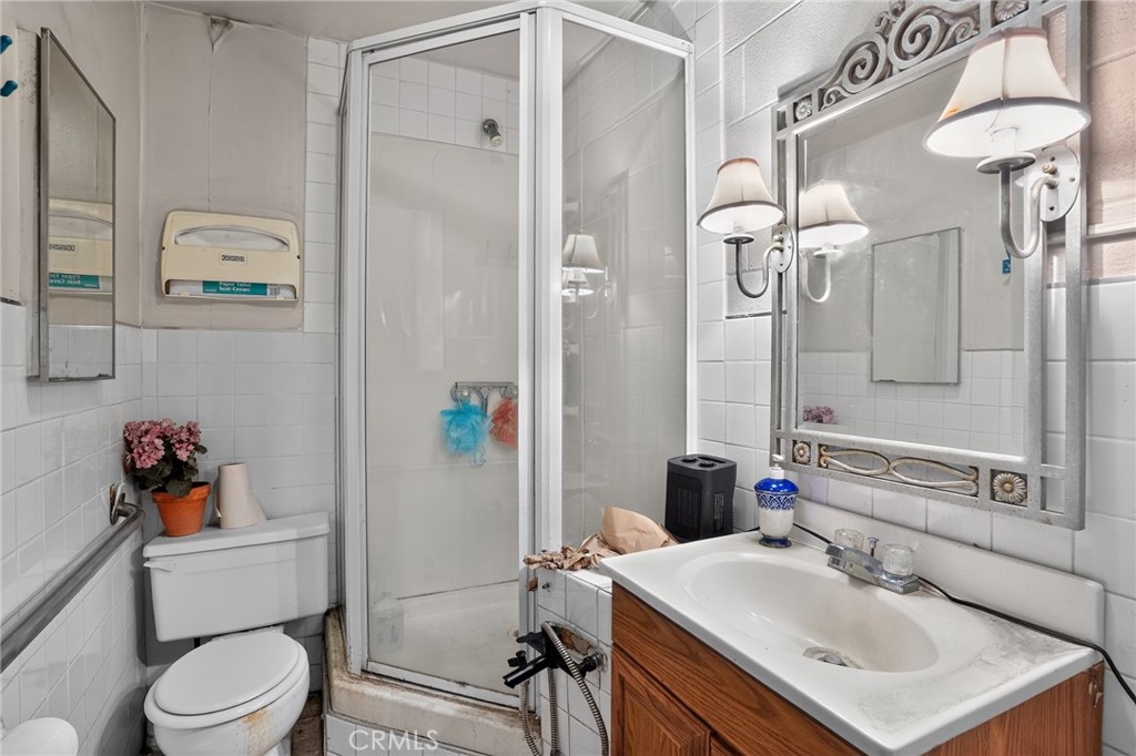 2211 Long Beach Boulevard Property Photo 10
