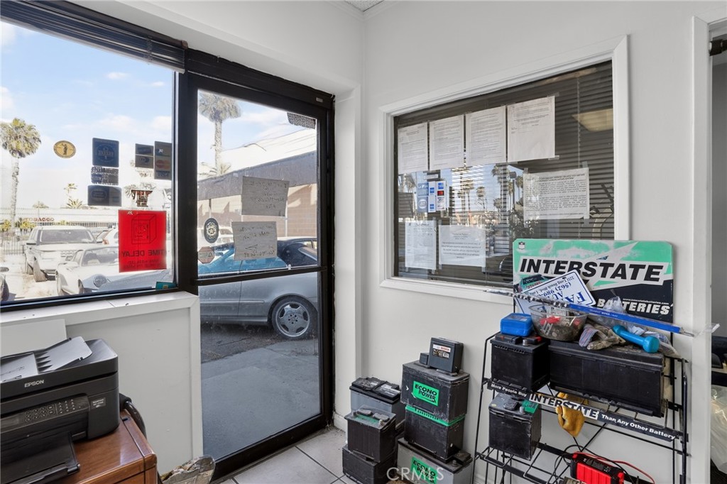 2211 Long Beach Boulevard Property Photo 11