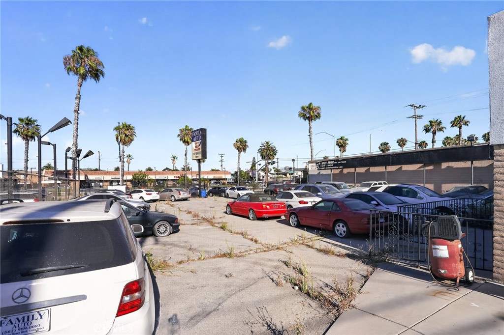 2211 Long Beach Boulevard Property Photo 15