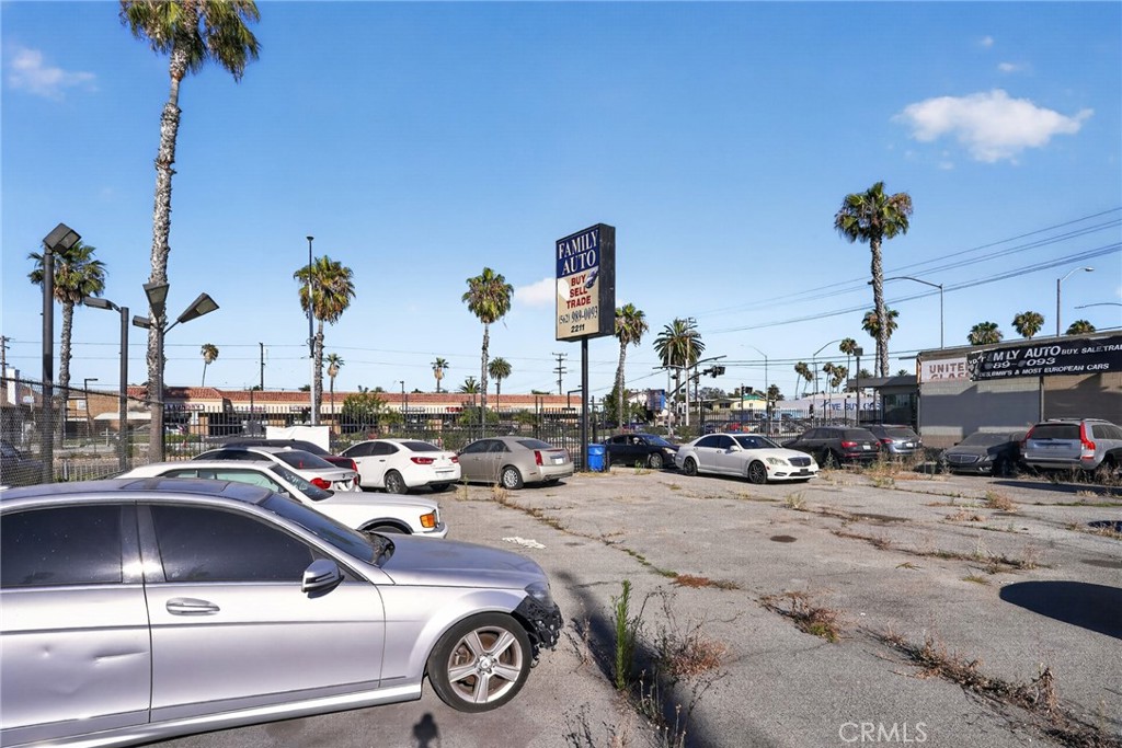 2211 Long Beach Boulevard Property Photo 16