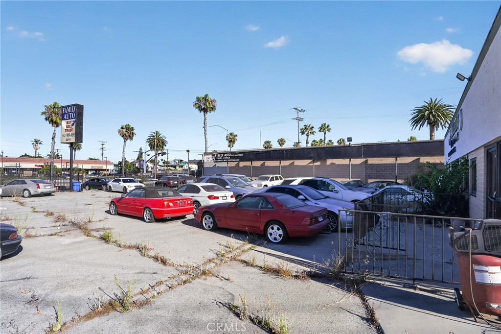 2211 Long Beach Boulevard Property Photo 17