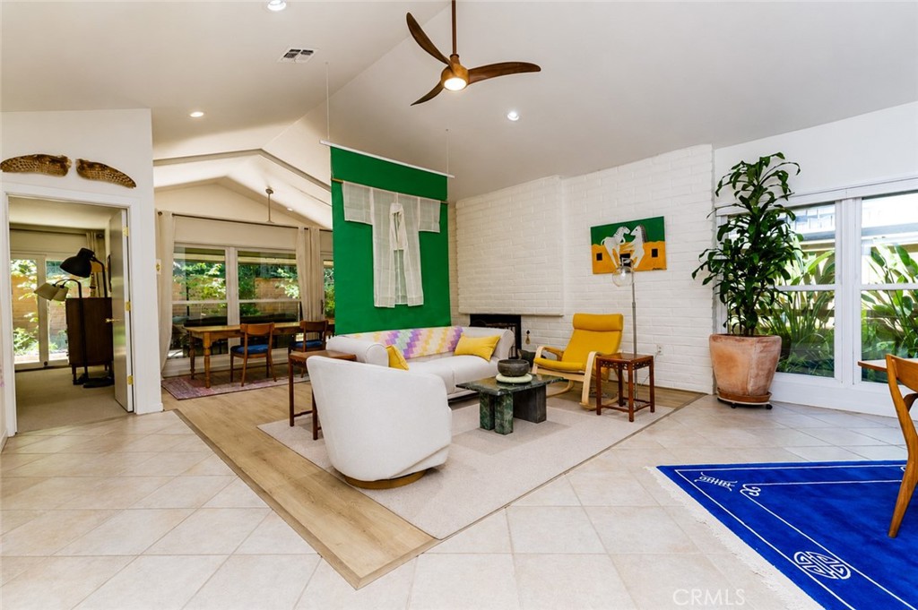 5031 N Van Ness Property Photo 1