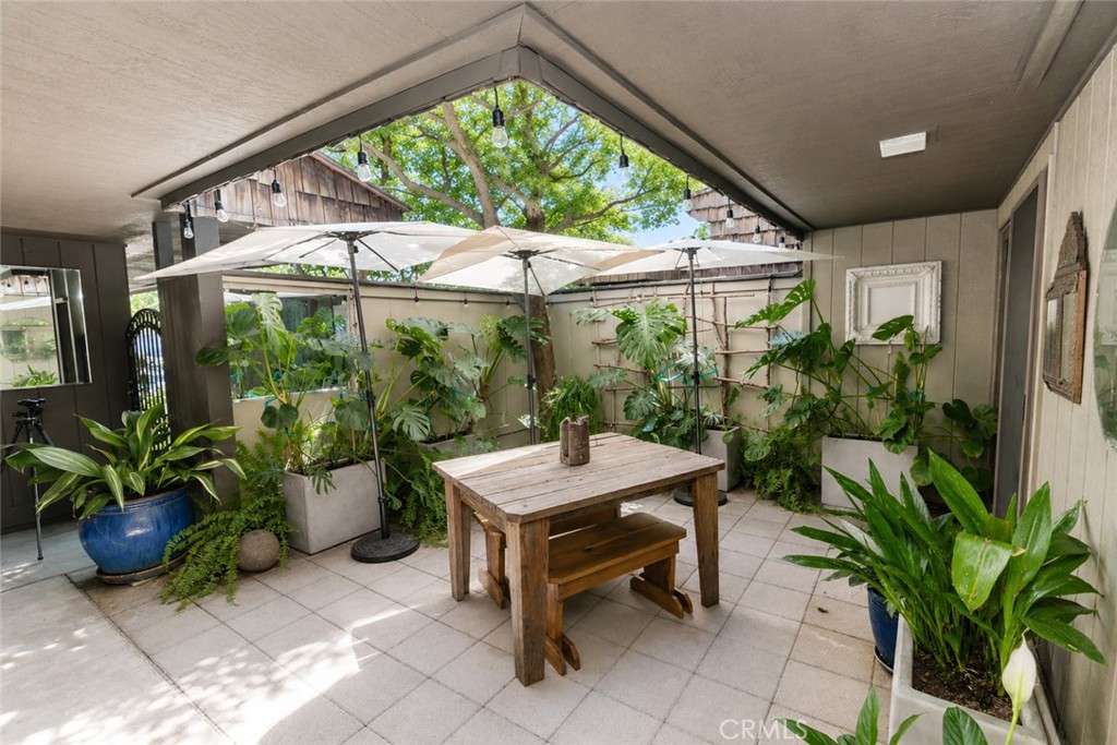 5031 N Van Ness Property Photo 4