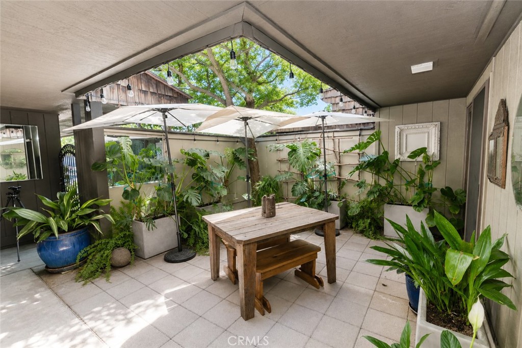 5031 N Van Ness Property Photo 4