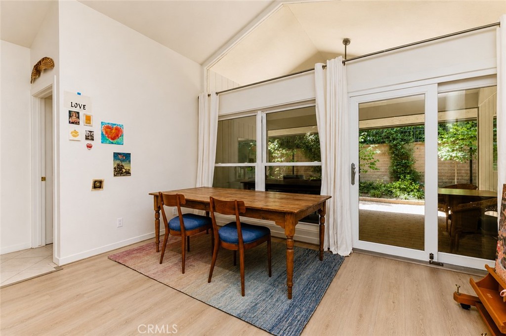 5031 N Van Ness Property Photo 16