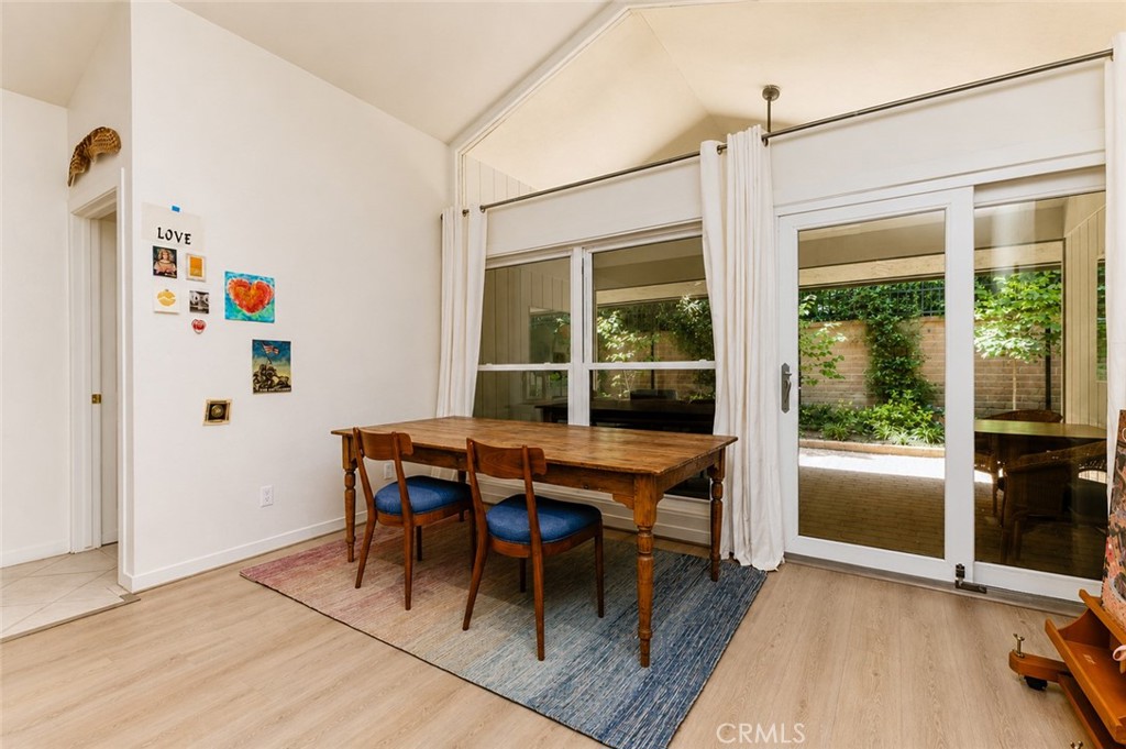 5031 N Van Ness Property Photo 16