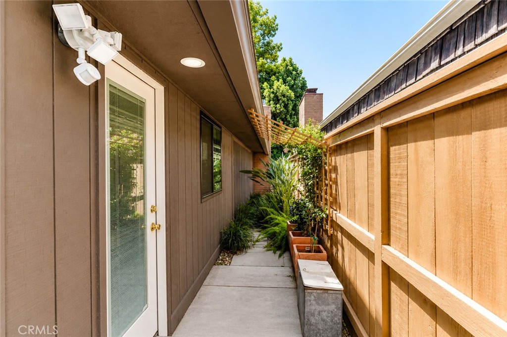 5031 N Van Ness Property Photo 26