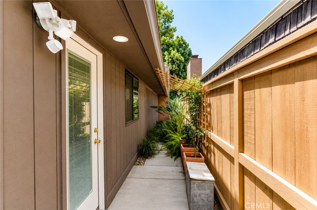 5031 N Van Ness Property Photo 26