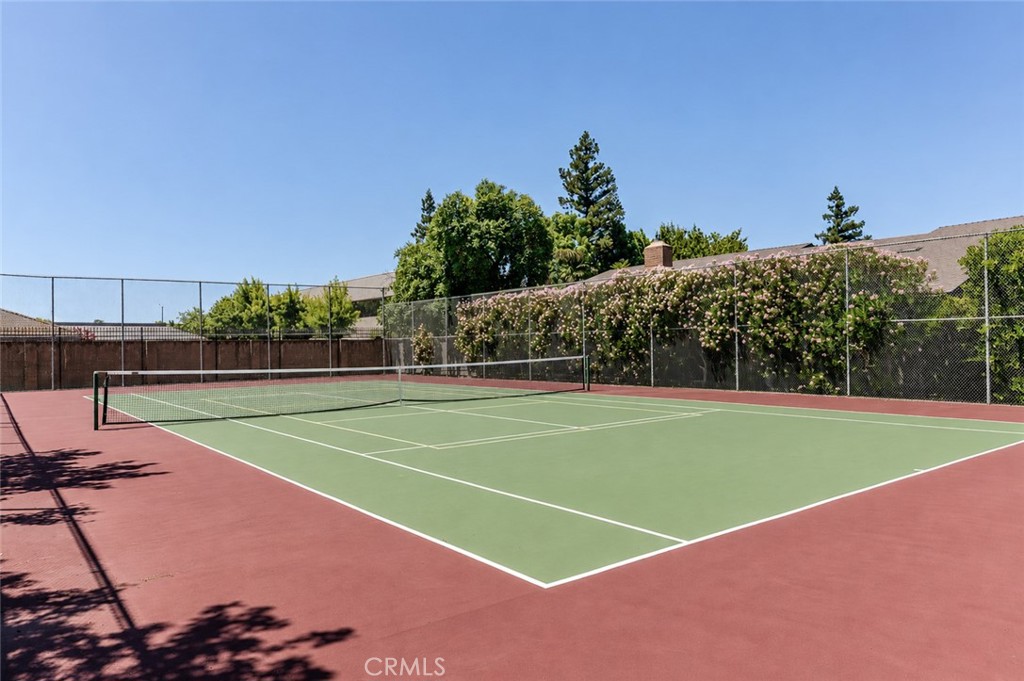 5031 N Van Ness Property Photo 28