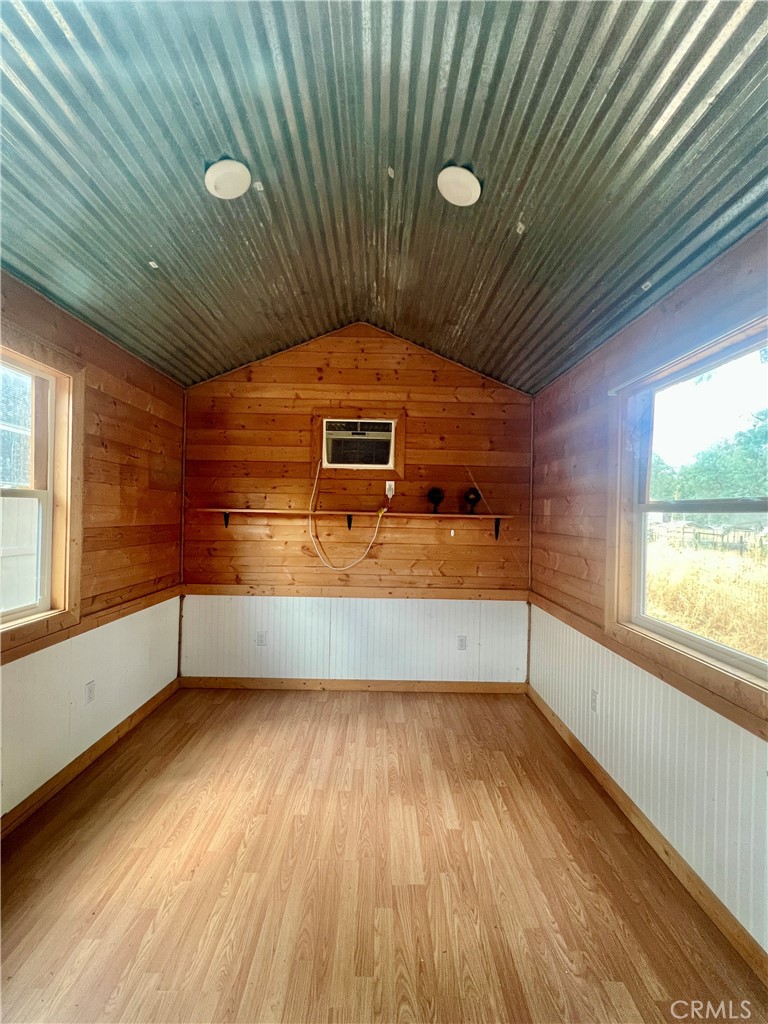 33831 Medford Property Photo 5